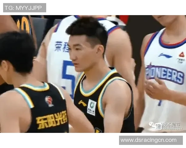 西安篮球队团队协作引发热议球员配合与战术执行的争议分析