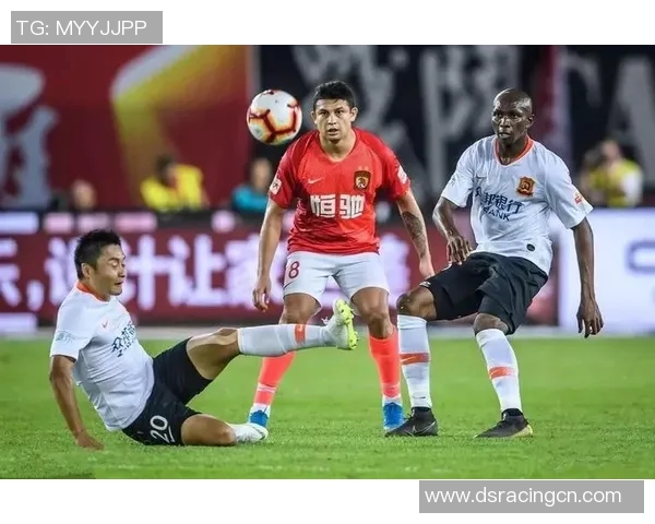 恒大与川崎首发阵容揭晓双方战术对决引发球迷热议