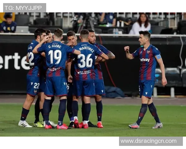 巴伦西亚主场迎战艾尔切争夺西甲关键三分的激烈对决 巴伦西亚主场迎战艾尔切争夺西甲关键三分的激烈对决