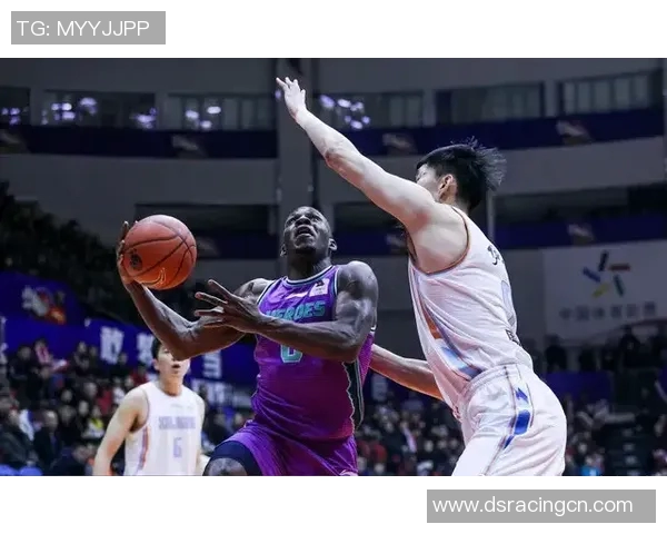 山东西十二迎战同曦队争夺CBA季后赛名额的关键对决 山东西十二迎战同曦队争夺CBA季后赛名额的关键对决