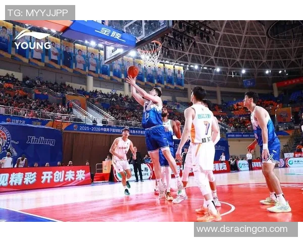 篮球明星看点揭秘：赛场背后的故事与荣耀时刻分析